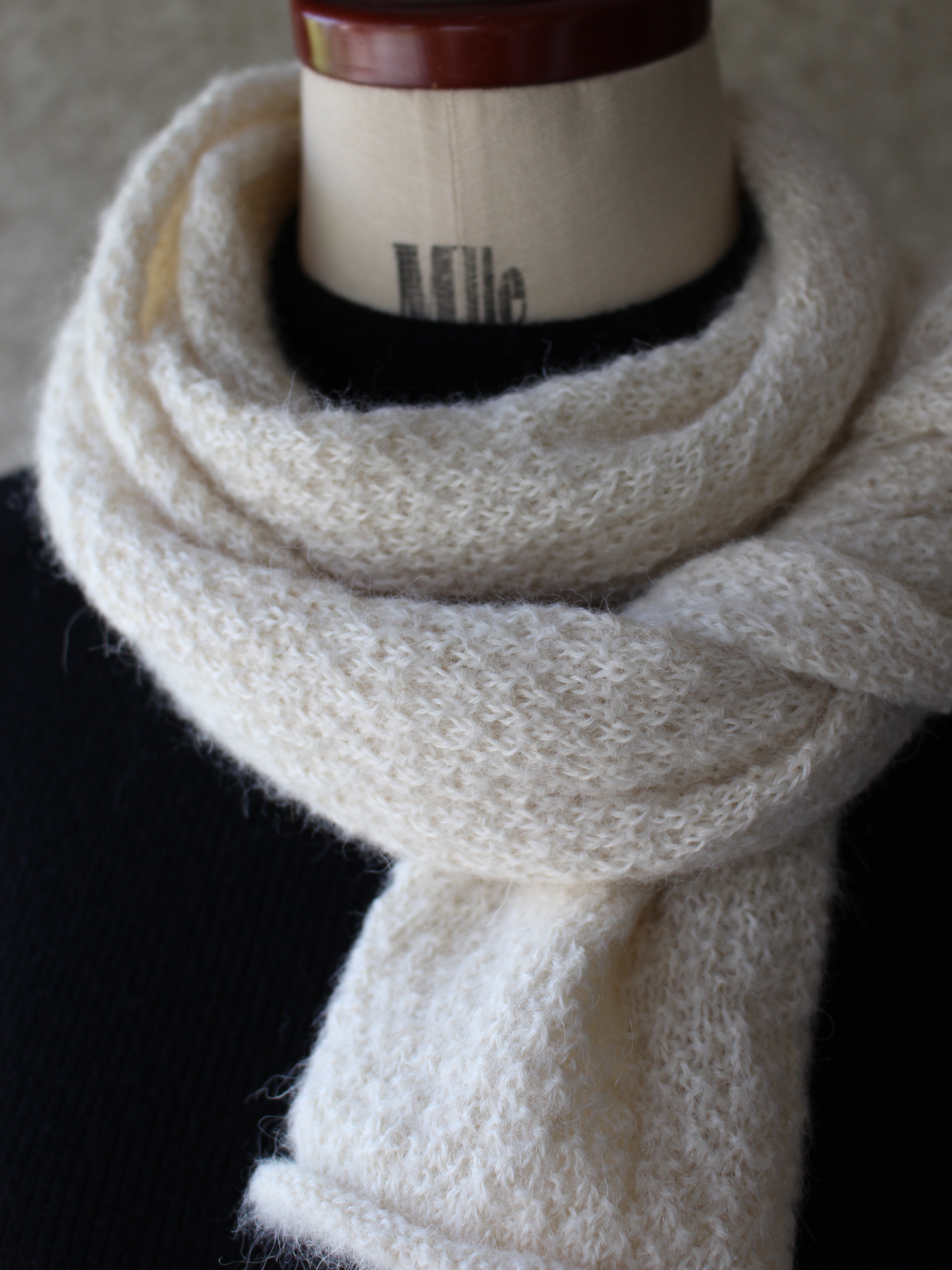 ベビーアルパカのマフラー  ＊レースのような細かい模様＊