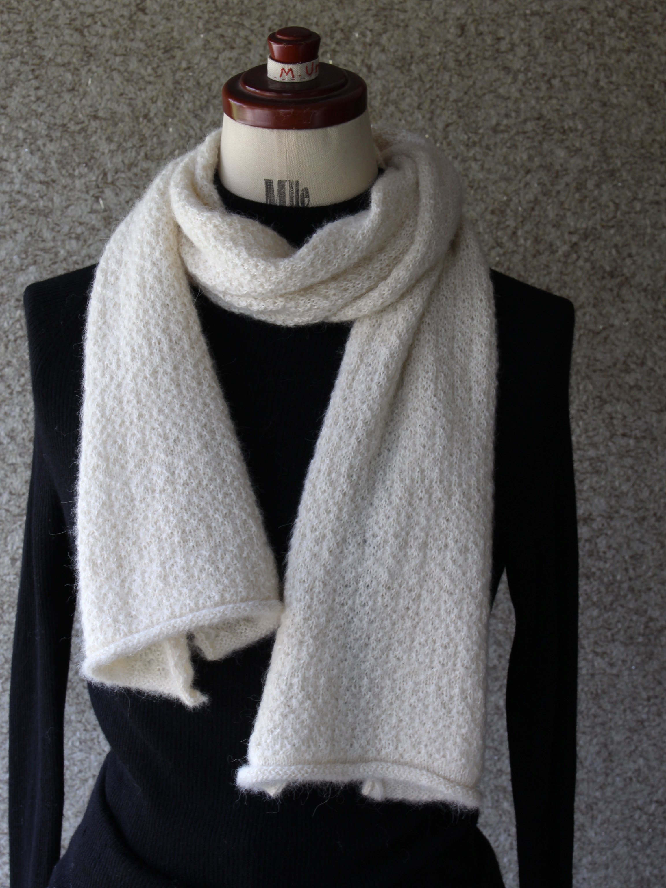 ベビーアルパカのマフラー  ＊レースのような細かい模様＊