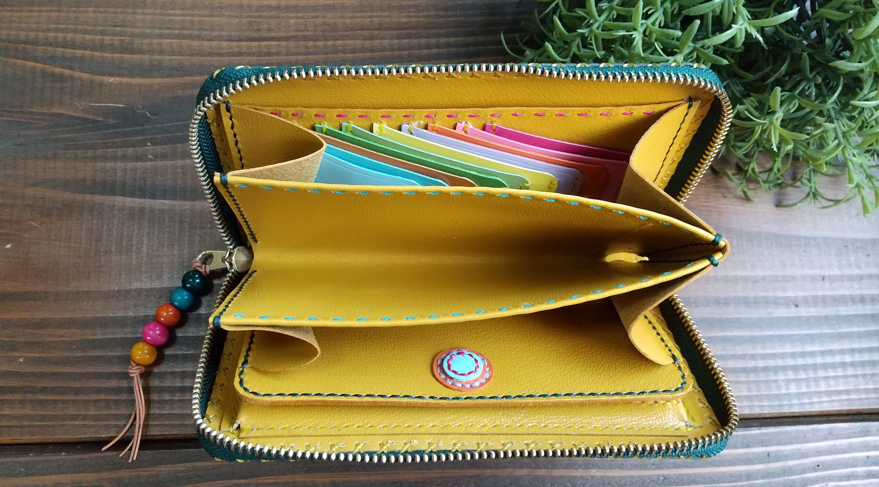 小さな長財布に大きな小銭入れ（フォレストレインボー）