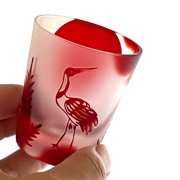 新作！【花札硝子】松に鶴〜　ガラスのおちょこ〜　ぐい吞み　酒器【受注製作】 4枚目の画像
