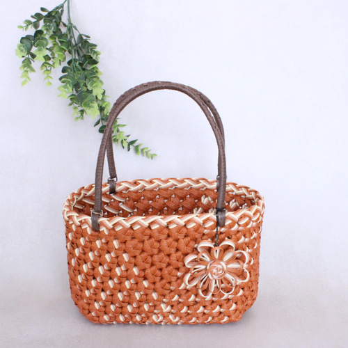 花編みかごバッグM キャラメル色柄入り クラフトバンド かごバッグ