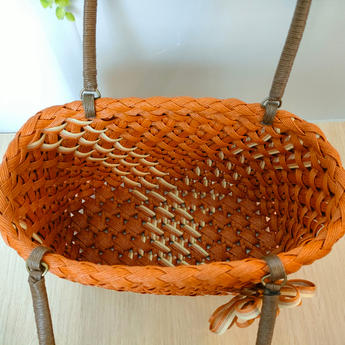 花編みかごバッグM キャラメル色柄入り クラフトバンド かご