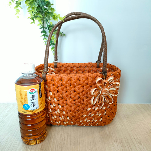 花編みかごバッグM キャラメル色柄入り クラフトバンド かご