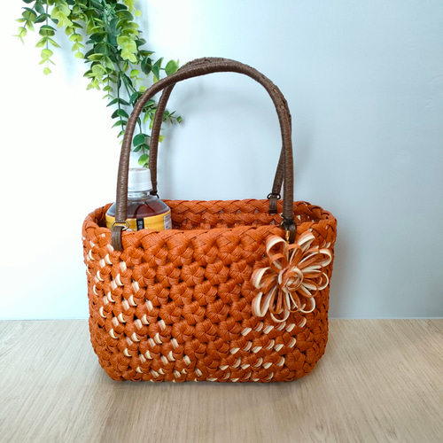 花編みかごバッグM キャラメル色柄入り クラフトバンド かごバッグ