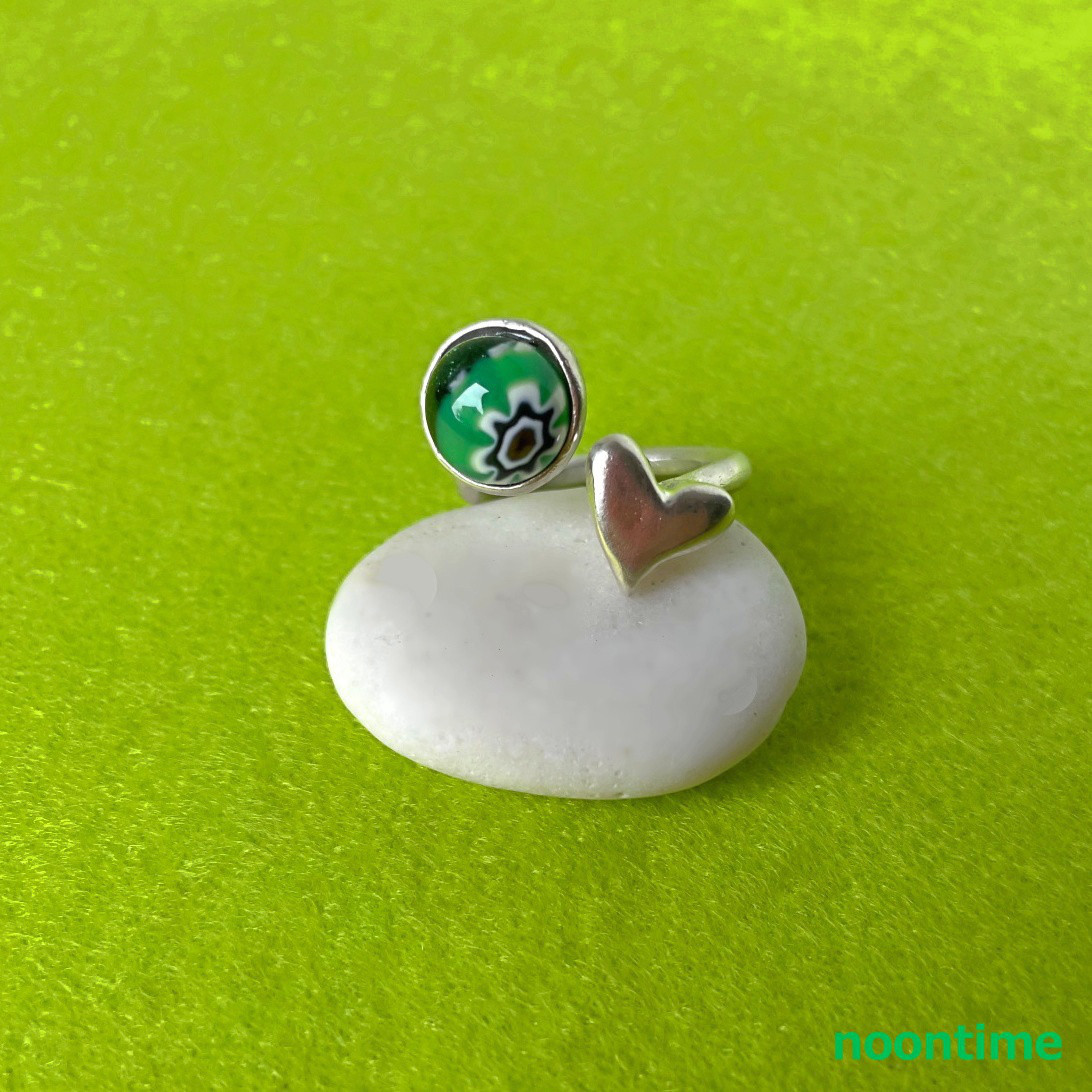 ヴェネチアンガラスとハートのシルバーリング