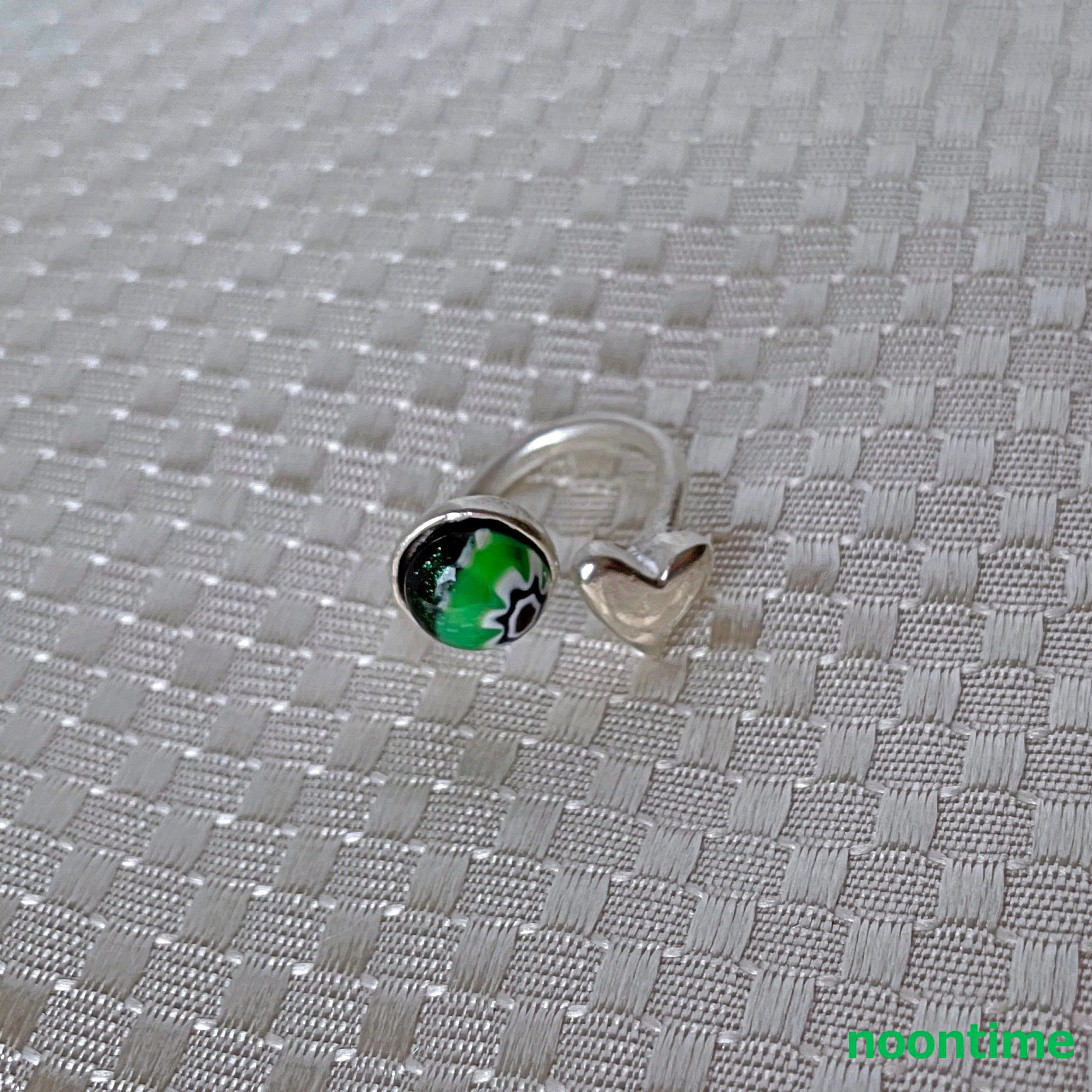 ヴェネチアンガラスとハートのシルバーリング