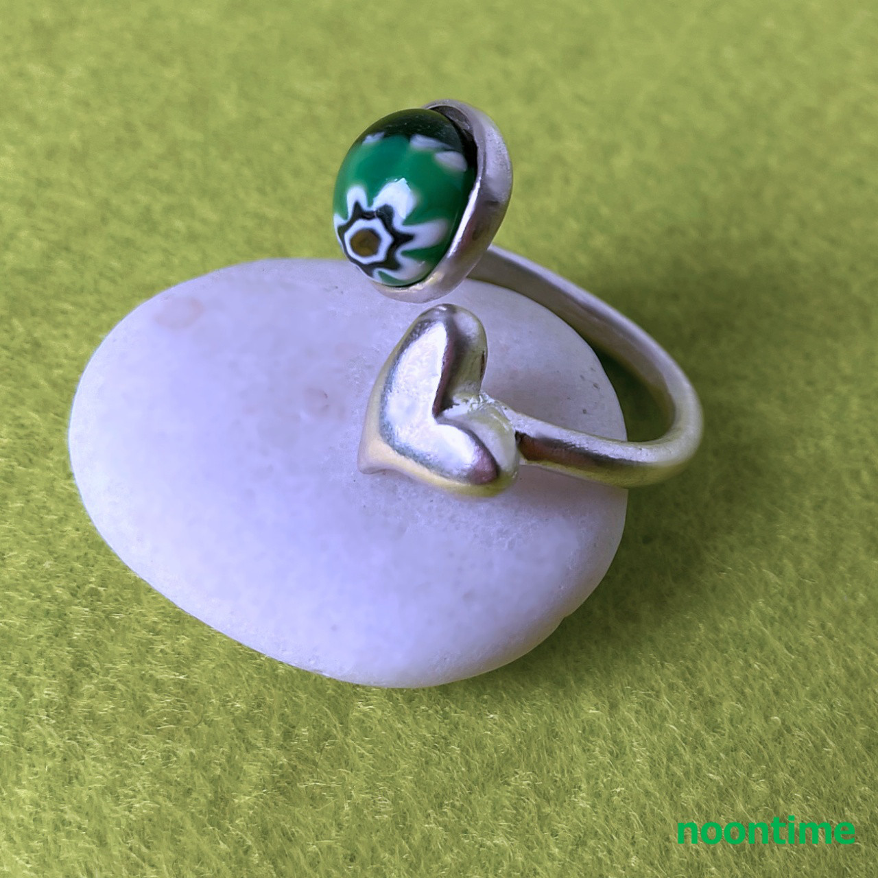 ヴェネチアンガラスとハートのシルバーリング