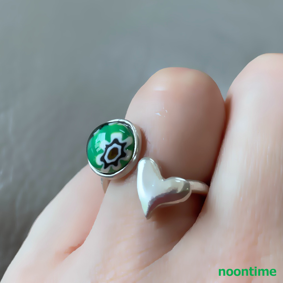 ヴェネチアンガラスとハートのシルバーリング