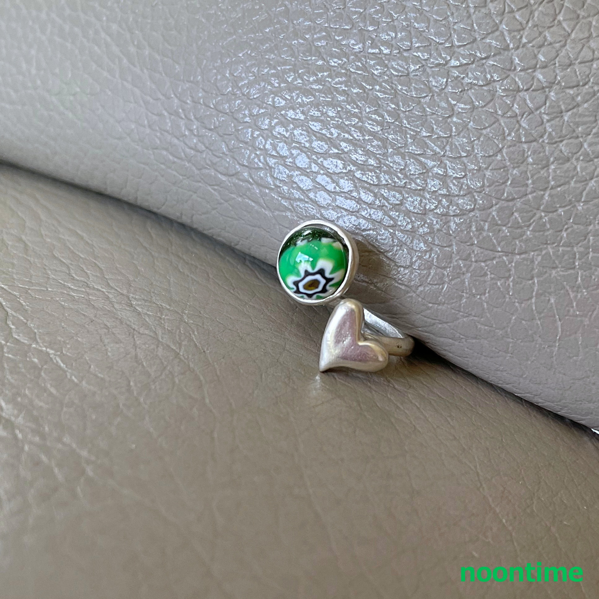 ヴェネチアンガラスとハートのシルバーリング