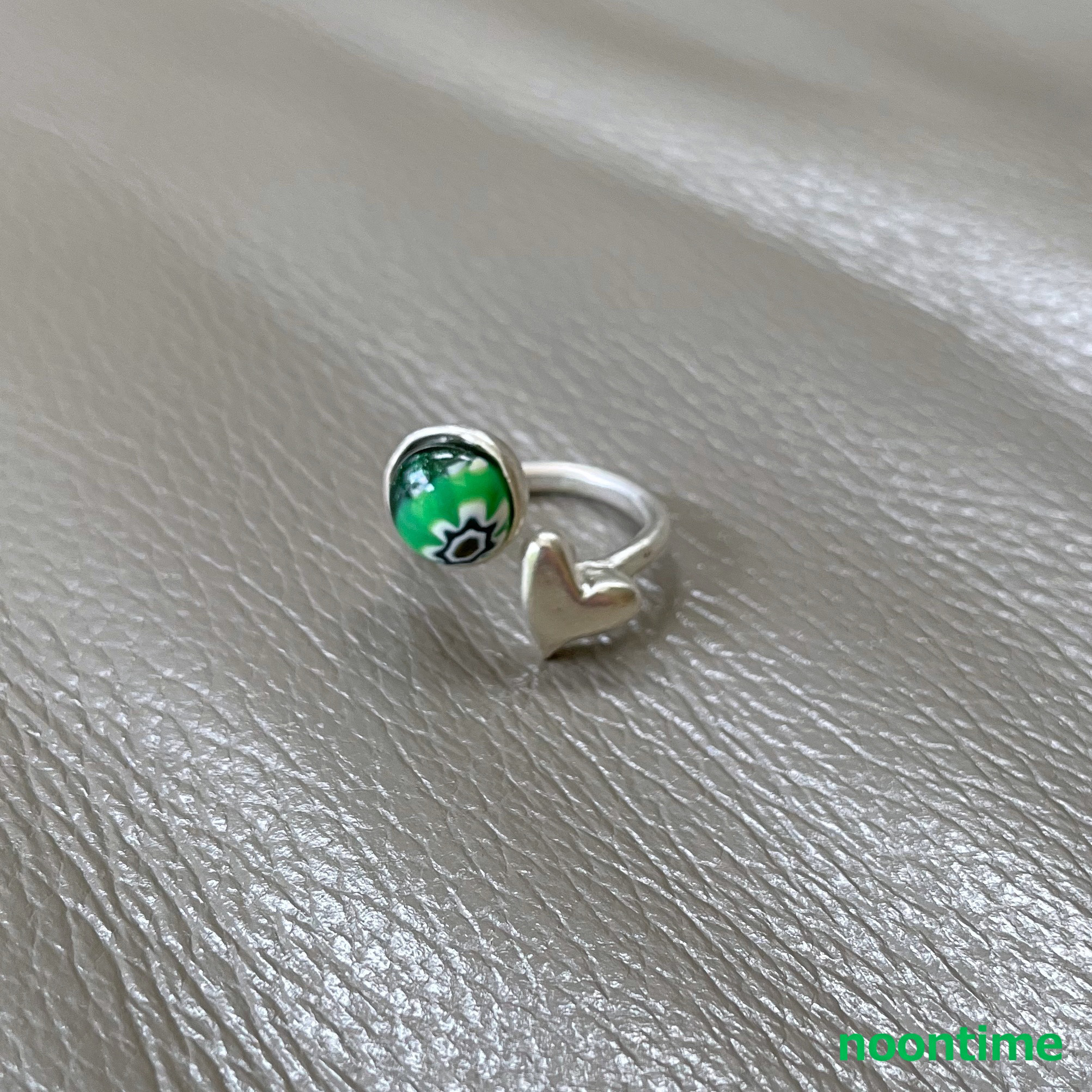 ヴェネチアンガラスとハートのシルバーリング