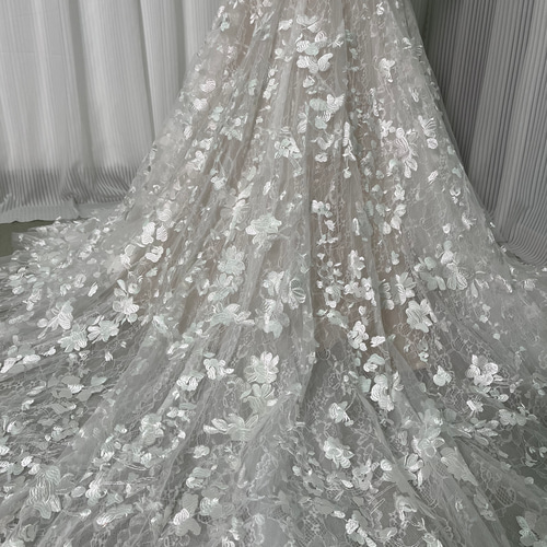 送料無料！ウェディングドレス エアリー感 短袖 贅沢な小花総レース  