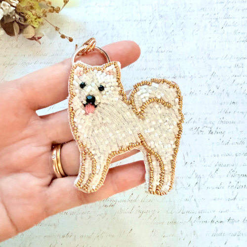 2way】ビーズ刺繍のうちの子ブローチ、バッグチャーム・サモエド