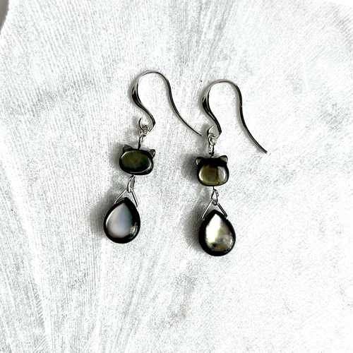ネコ 天然石⭐︎黒蝶貝 アクセサリー ピアス イヤリング ピアス