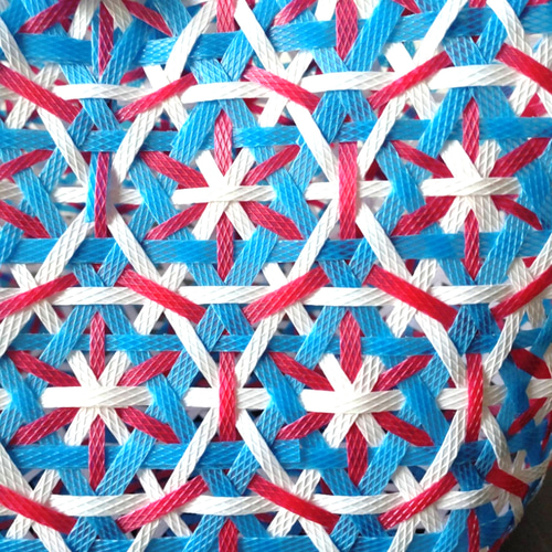 花柄ファブリックカバー　青色 赤色ストライプ日本製 PPバンド かごバッグ 花まる編み ブルー×赤×白 プラカゴ 花柄 六つ目