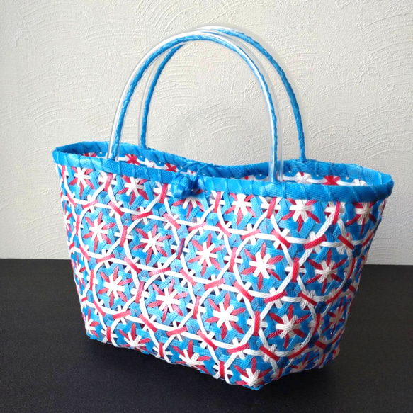 PPバンド かごバッグ 花まる編み ブルー×赤×白 プラカゴ 花柄 六つ目