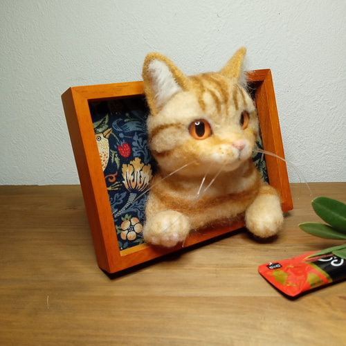 ✿羊毛フェルト✿mahi様✿茶トラ猫ちゃん✿秋ver✿どんぐり隊✿みのむしくん✿ ほっこり♡猫の見える窓】茶トラ猫ver.【羊毛フェルト】【猫