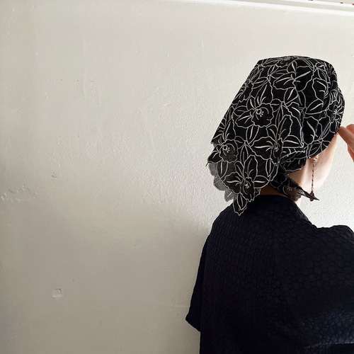 エンブロイダリーレースミニスカーフ（BLACK * WHITE Embroidery