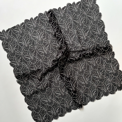 エンブロイダリーレースミニスカーフ（BLACK * WHITE Embroidery