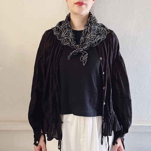 エンブロイダリーレースミニスカーフ（BLACK * WHITE Embroidery