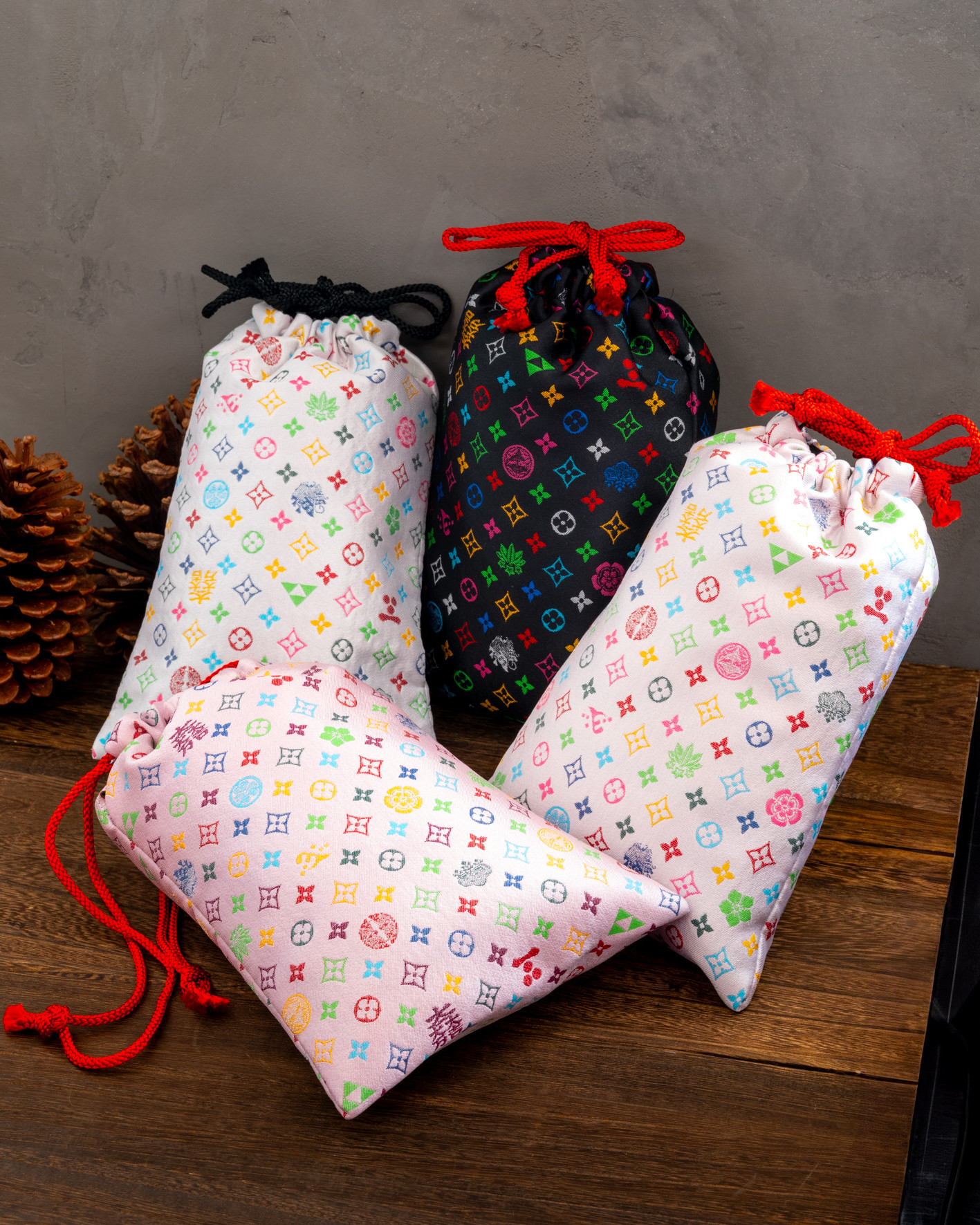 御朱印帳袋(御城印帳袋)　モノグラム柄(淡いピンクバージョン)