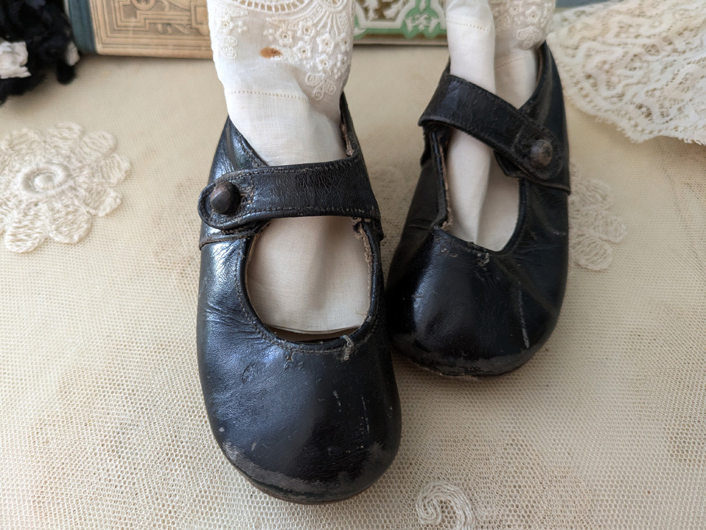 フランスアンティーク　小さなストラップシューズ 黒