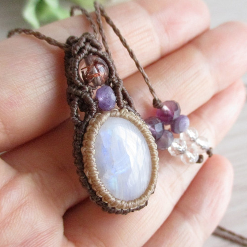 6月誕生石୨୧ 虹色 ୨୧ 】レインボームーンストーンのマクラメ