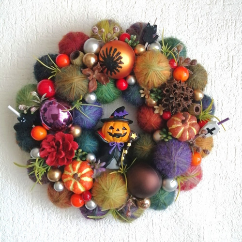 カラフルでほっこり☆毛糸玉のハロウィンリース(ジャックオー