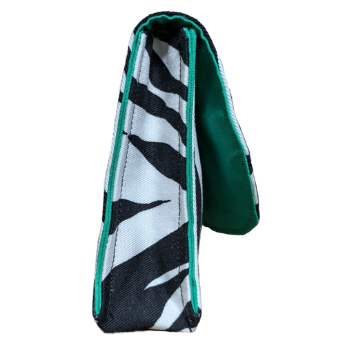 ブラック×ホワイト ゼブラ柄のマチ付きポーチ ポーチ atelier am3:00