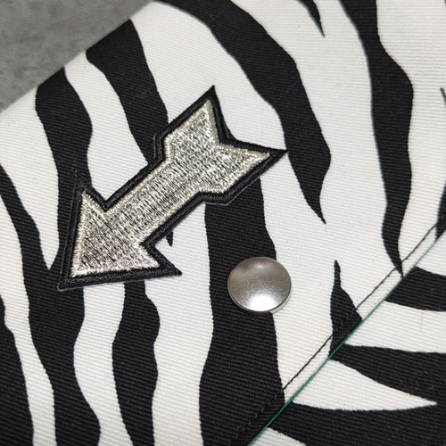 ブラック×ホワイト ゼブラ柄のマチ付きポーチ ポーチ atelier am3:00