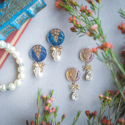 「 Bouquet ~pearl~ 」イヤリング/ピアス *チェコガラスボタン,パール,花,花束,リボン,青,紫,ブルー 5枚目の画像