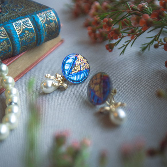 「 Bouquet ~pearl~ 」イヤリング/ピアス *チェコガラスボタン,パール,花,花束,リボン,青,紫,ブルー 8枚目の画像