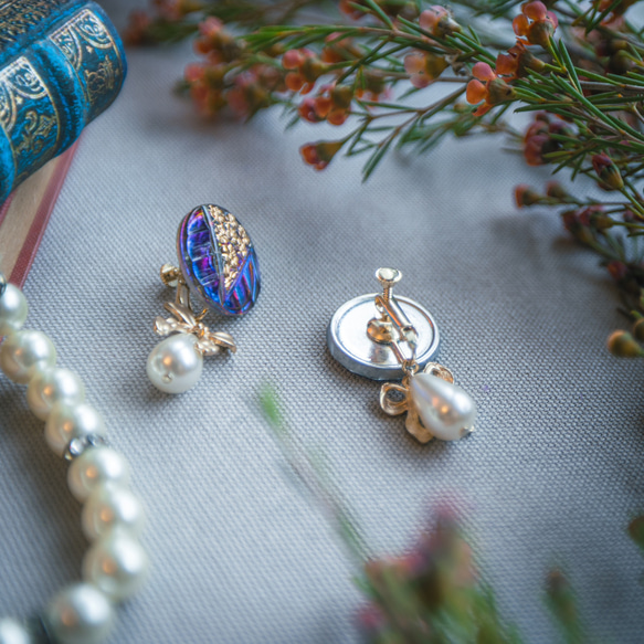 「 Bouquet ~pearl~ 」イヤリング/ピアス *チェコガラスボタン,パール,花,花束,リボン,青,紫,ブルー 9枚目の画像