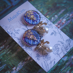 「 Bouquet ~pearl~ 」イヤリング/ピアス *チェコガラスボタン,パール,花,花束,リボン,青,紫,ブルー 4枚目の画像