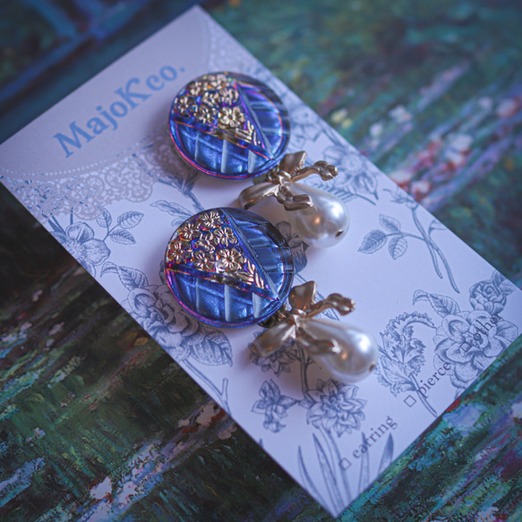「 Bouquet ~pearl~ 」イヤリング/ピアス *チェコガラスボタン,パール,花,花束,リボン,青,紫,ブルー 4枚目の画像