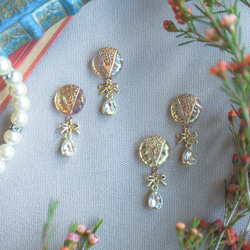 「 Bouquet ~crystal~ 」イヤリング/ピアス *チェコガラスボタン,花,リボン,ビジュー,オーロラピンク 4枚目の画像