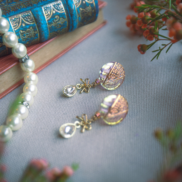 「 Bouquet ~crystal~ 」イヤリング/ピアス *チェコガラスボタン,花,リボン,ビジュー,オーロラピンク 1枚目の画像