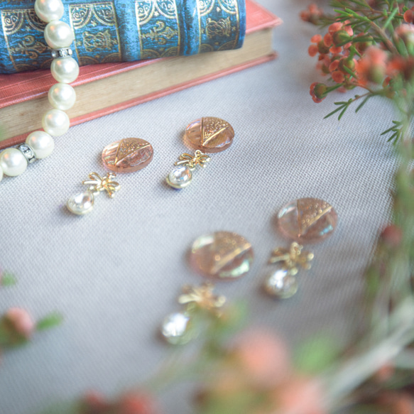 「 Bouquet ~crystal~ 」イヤリング/ピアス *チェコガラスボタン,花,リボン,ビジュー,オーロラピンク 5枚目の画像