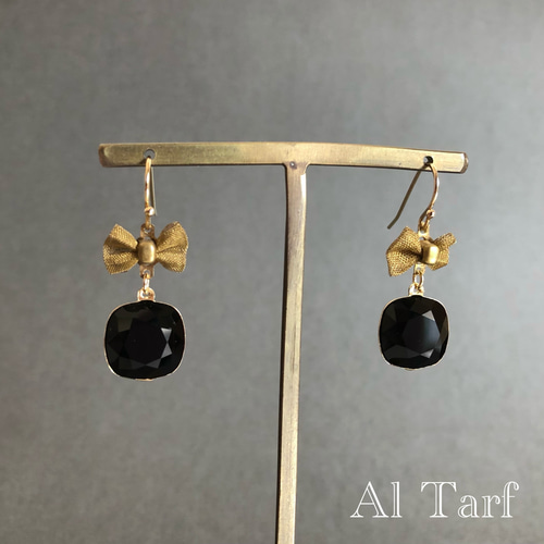 Swarovski リボン型ピアス クリスタル/ジェット