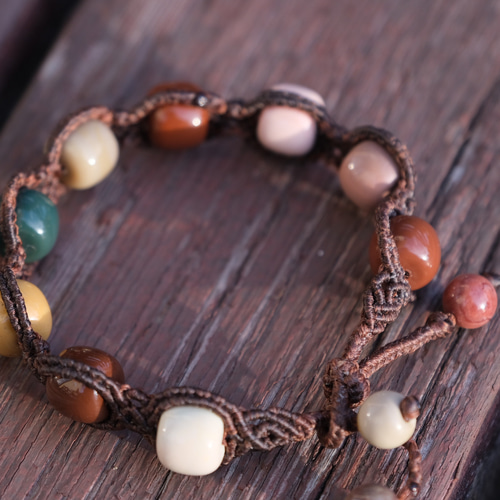 【天然玉石】彩玉ブレスレット 1つ ゴビ石−1298 彩玉マクラメブレスレットシックな色
