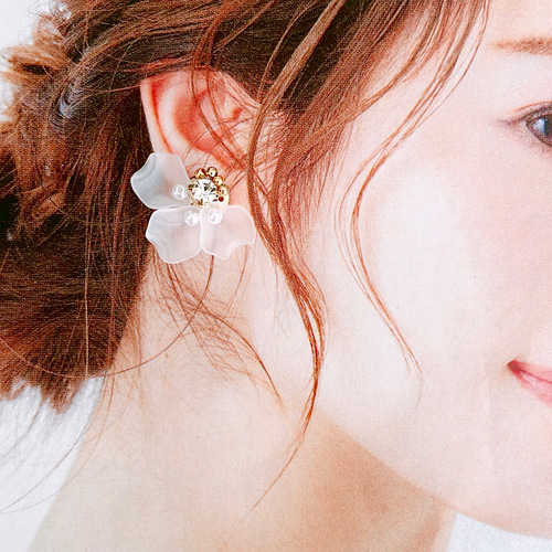 花びらイヤリング ウェディングアクセサリー 結婚式 NEW】花びらイヤリング ビジュータイプ すりガラス 結婚式 お呼ばれ