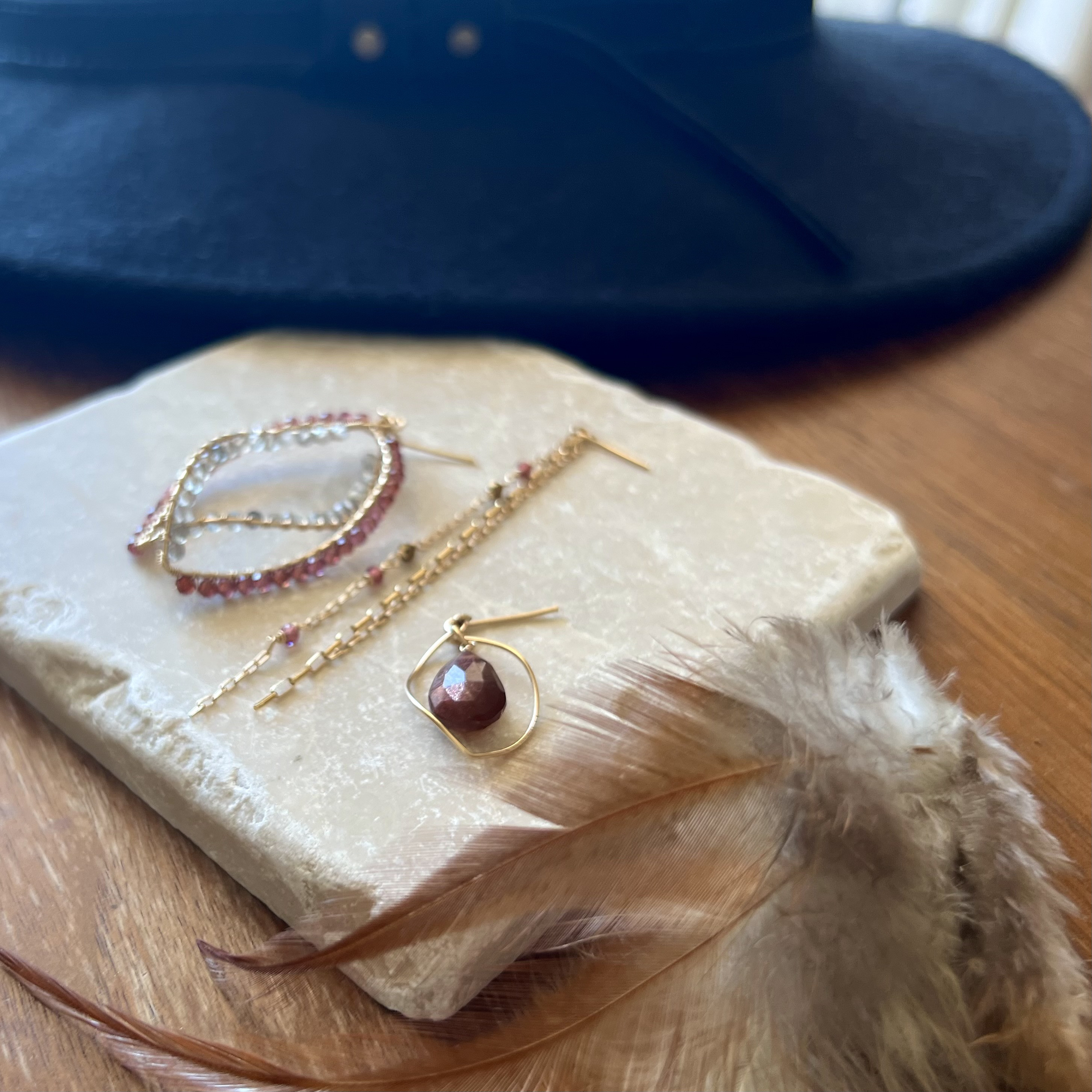 3WAYアシンメトリーイヤリング／ピアス【サンストーン＆ガーネット＆グレームーンストーン】14kgf 秋