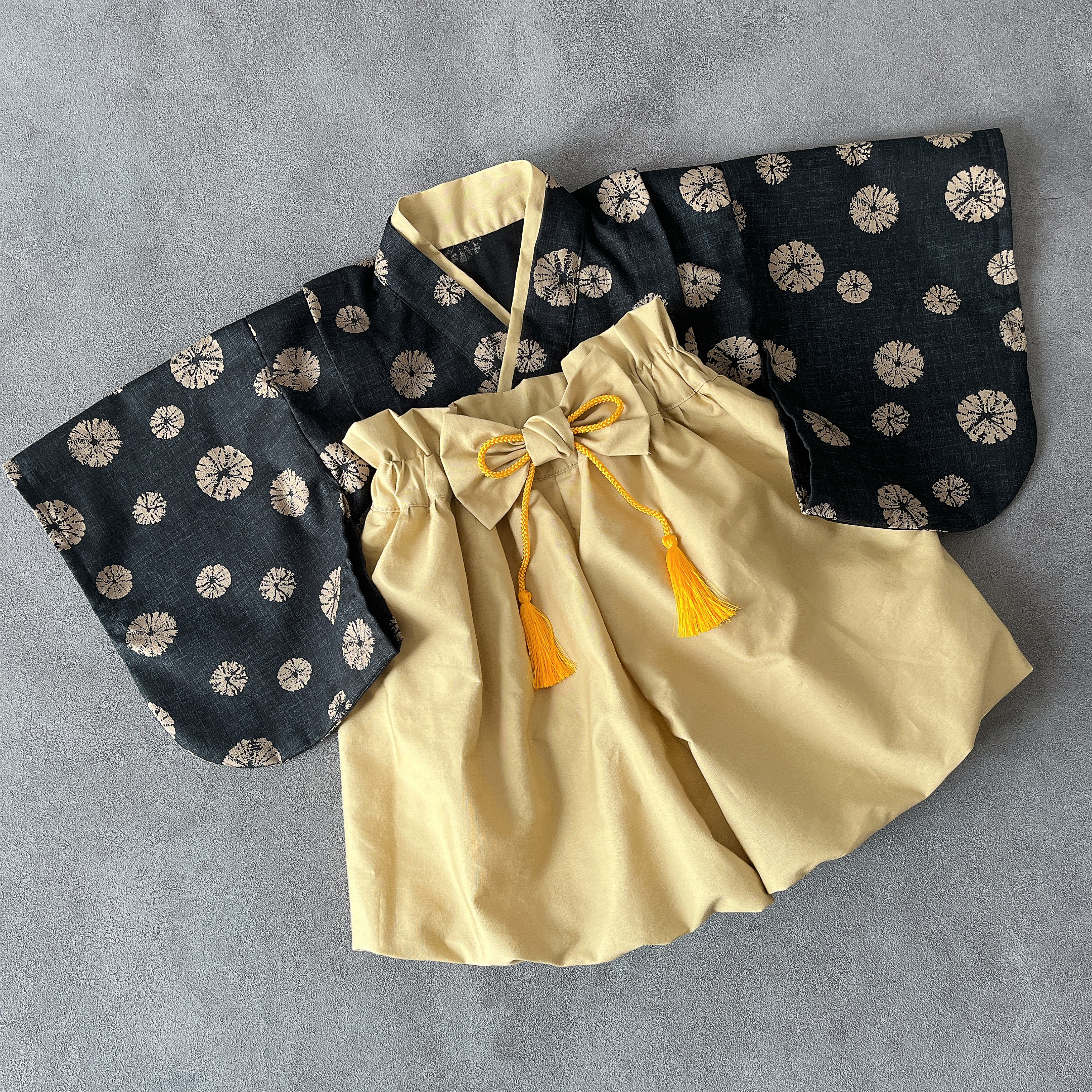 送料無料【60-70 】ベビー袴　絞り水玉✖︎山吹茶の袴　男の子