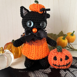 ハロウィンカボチャ衣装の黒猫ちゃん＊手乗りサイズ＊あみぐるみ