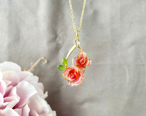 ☆lily☆未使用　苺カラー薔薇ネックレス他3点セット ミハエルネグリン 色が変わる薔薇咲くネックレス ٭❀* 華奢で軽やか・上品 華やか 透明感