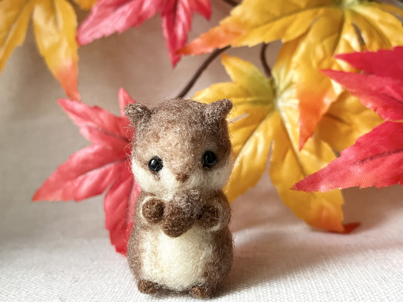羊毛フェルト　リス 受注制作✨羊毛フェルトのシマリスの女の子 | iichi 日々の