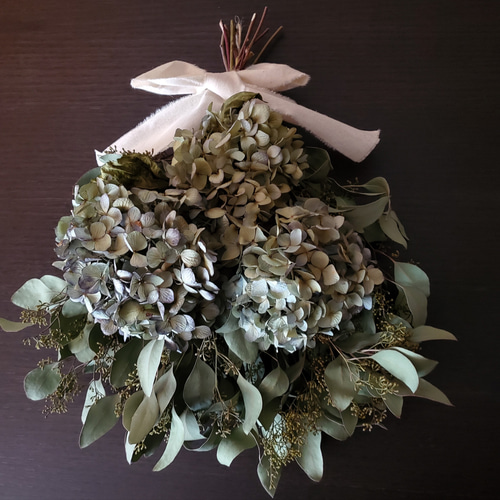 紫陽花とユーカリのスワッグ 2種類のあじさいを使用した 1点