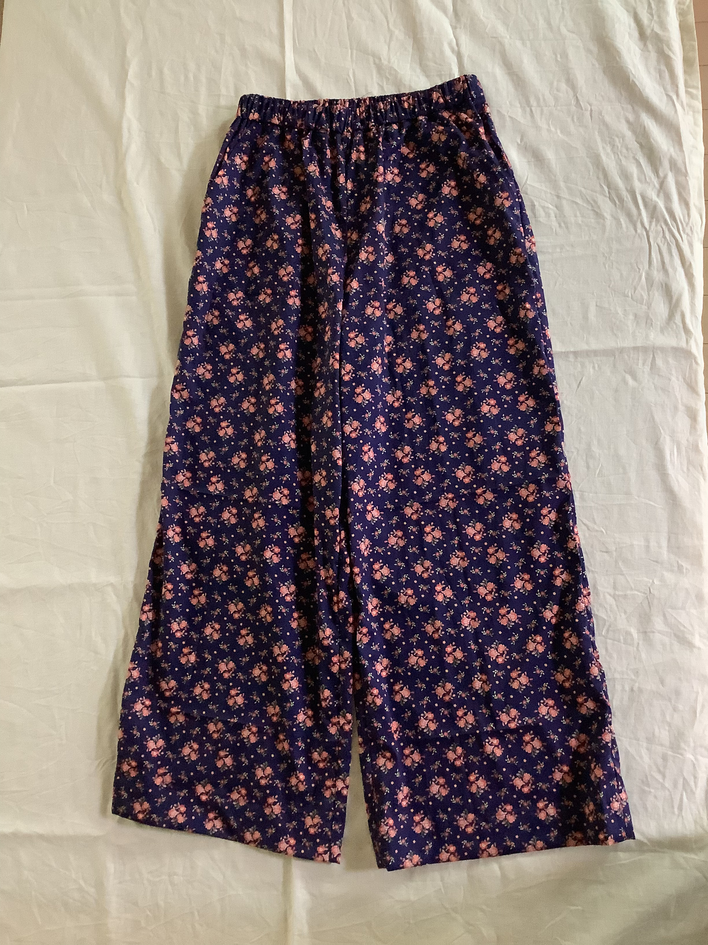 LIBERTY リバティ　ハンドメイド　サルエルパンツ　ゆるパンツ LIBERTY リバティ ハンドメイド サルエルパンツ ゆるパンツ