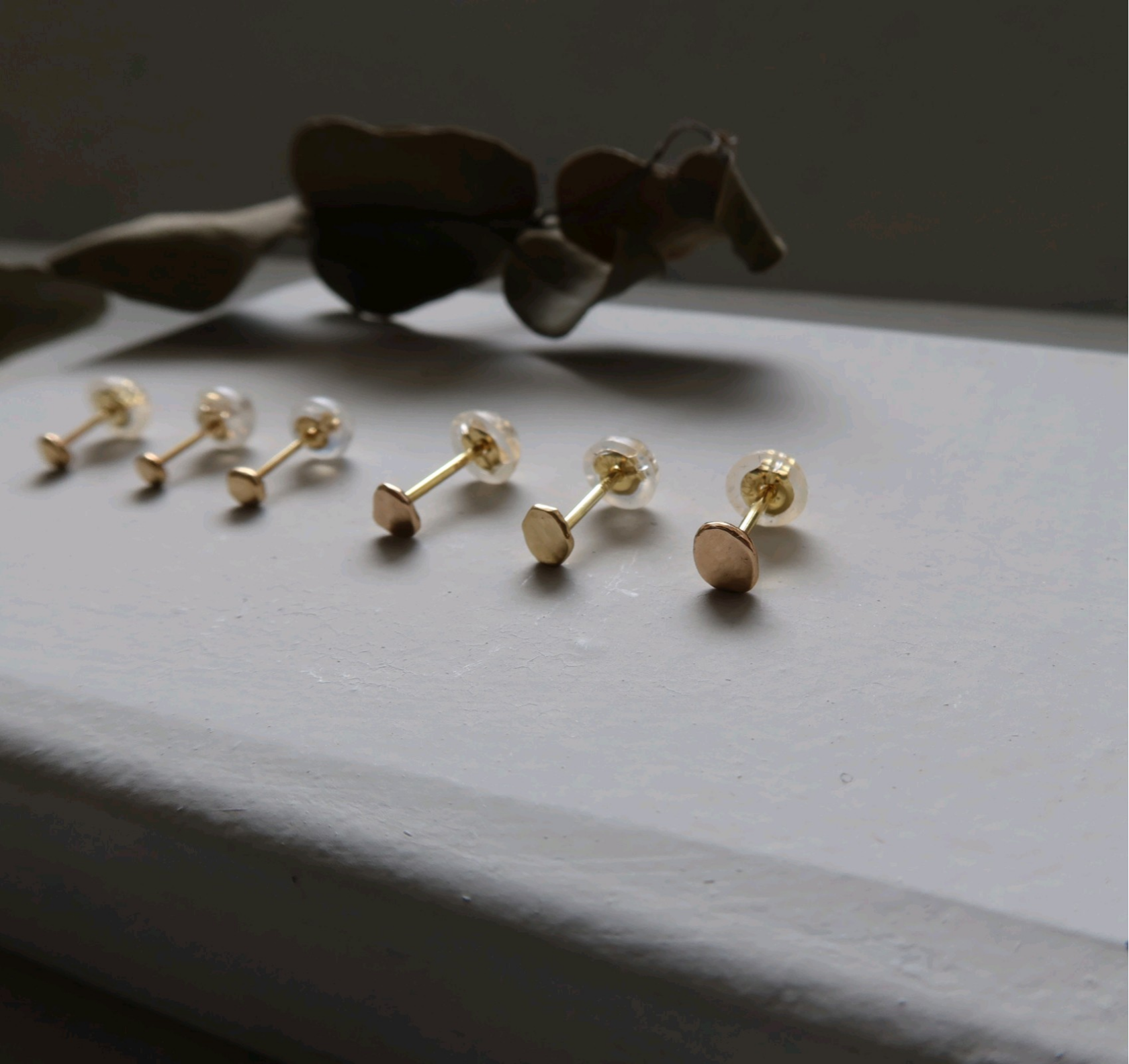 〜ずっとそばに〜　K18Petitピアス【Mサイズ】18金　小さいピアス　片耳販売