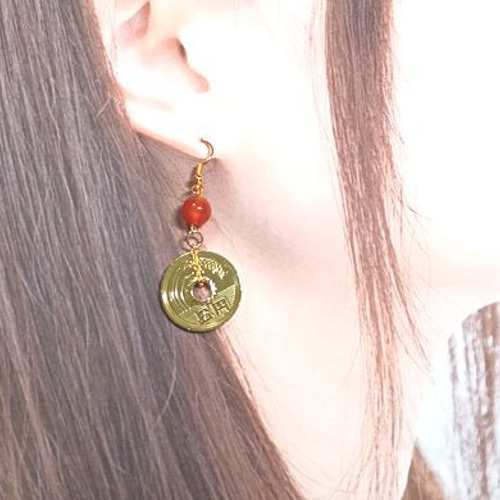 本物の5円玉のピアス♪カーネリアン福銭天然石記念硬貨縁起和風伝統 