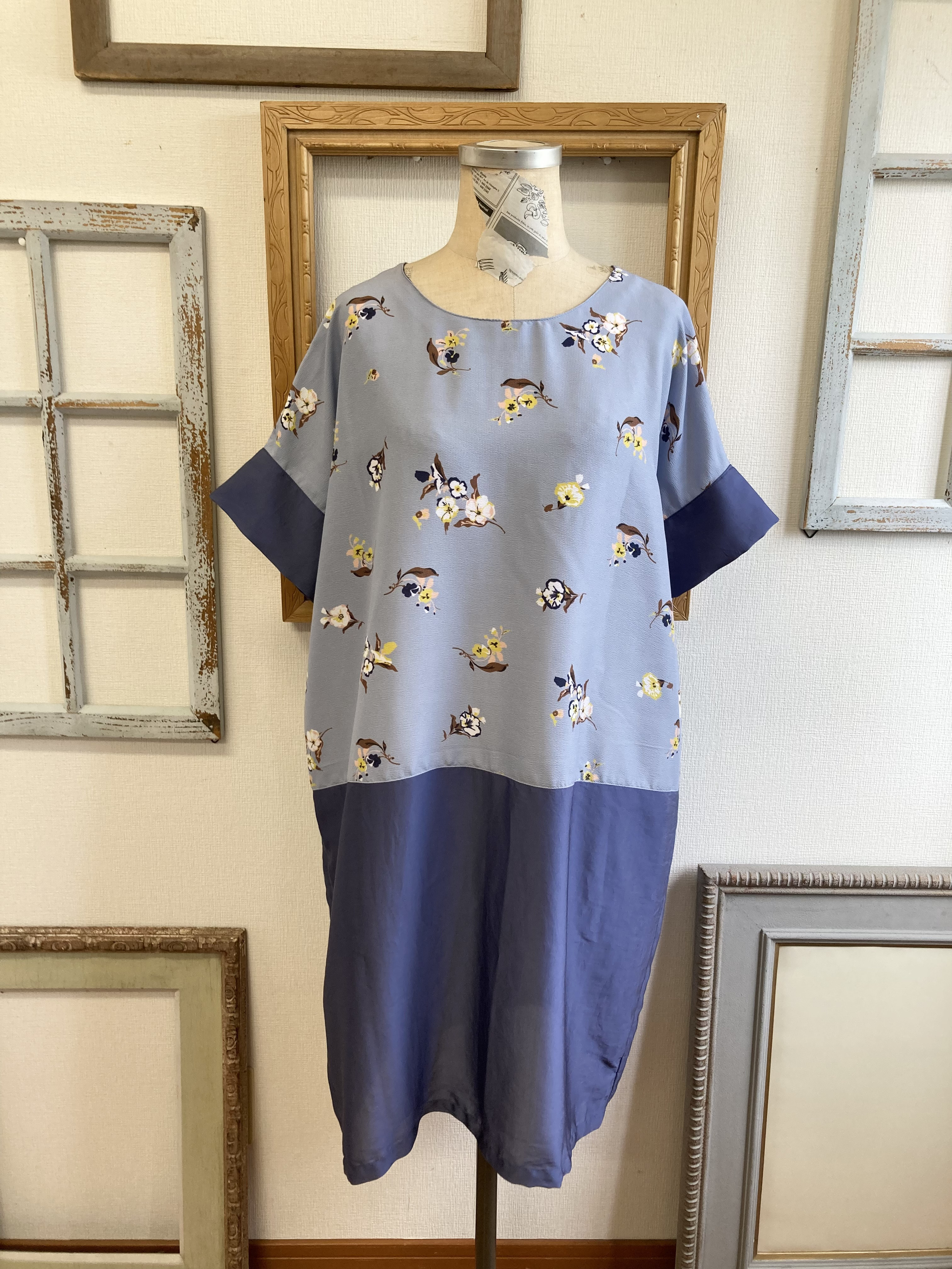 セール価格★大人ワンピース❤️花柄ポリエステル素材切替しワンピース　水色ブルー（サイズフリー L〜L L）